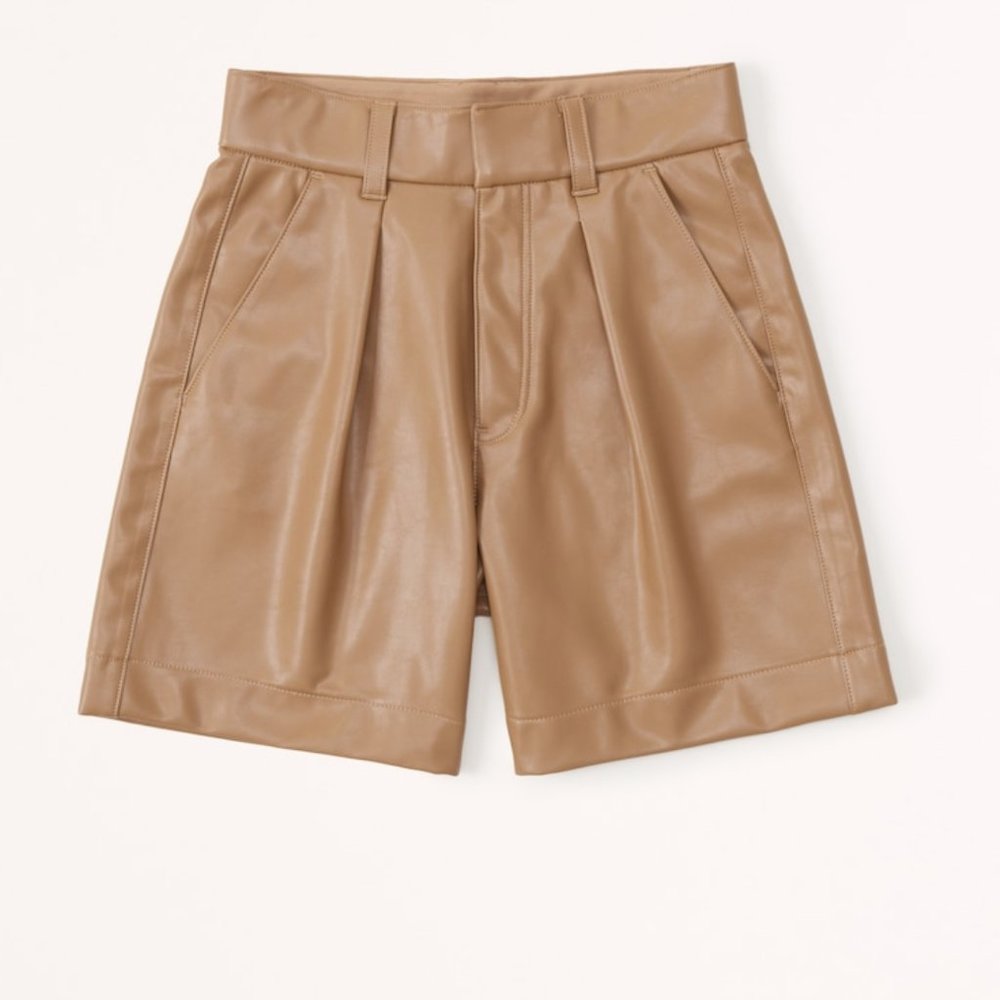 Abercombie & Fitch Women's 6 Inch Vegan Leather Tailored Shorts